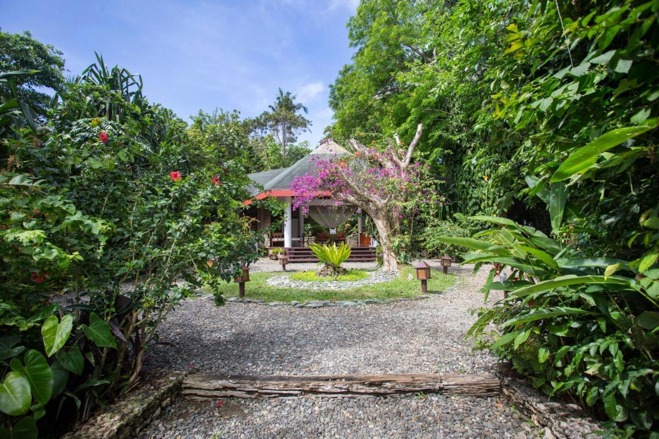 Mandala Spa & Resort Villas Manoc-Manoc 外观 照片