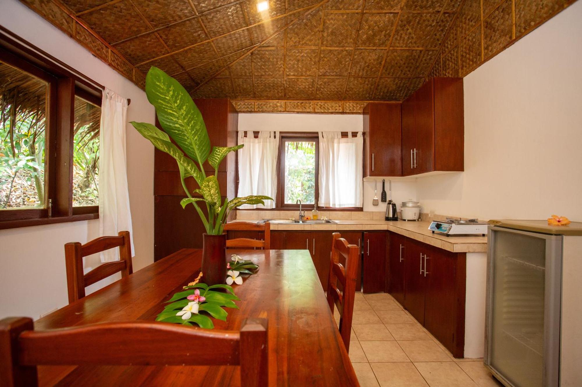 Mandala Spa & Resort Villas Manoc-Manoc 外观 照片