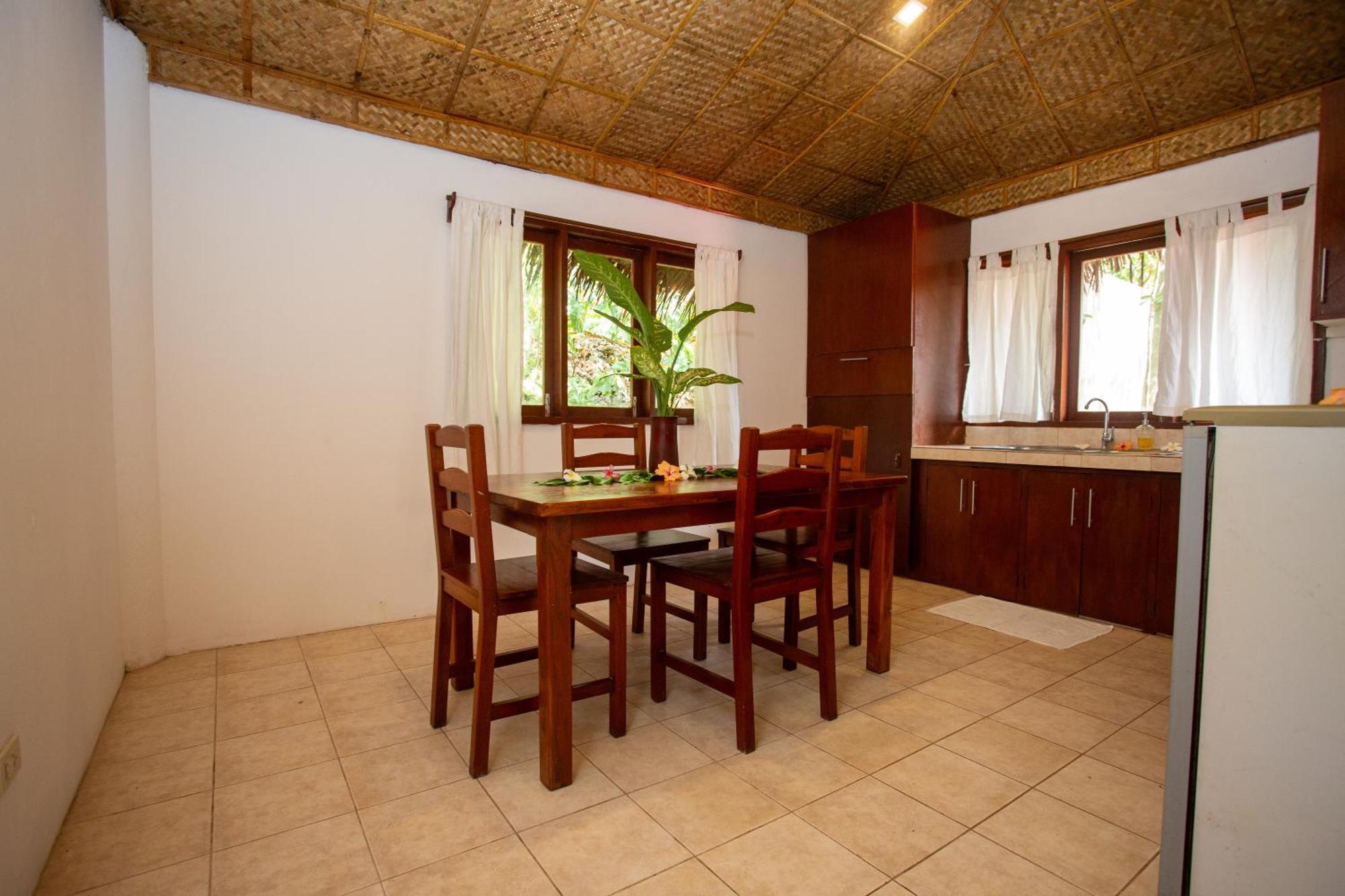 Mandala Spa & Resort Villas Manoc-Manoc 外观 照片